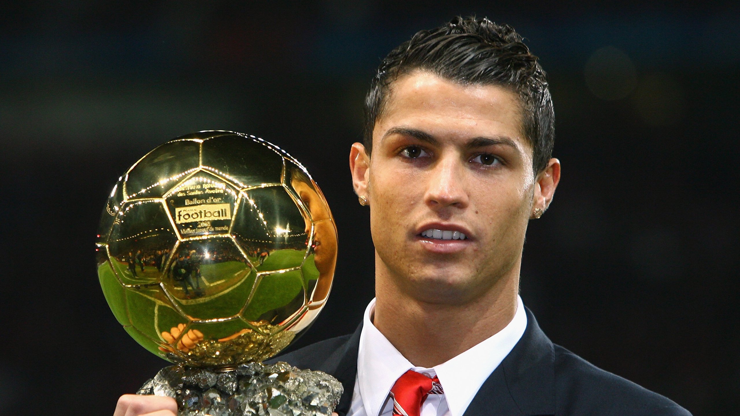 传奇球星的“退休生活”：他们的日常与新身份，足球球星退役视频